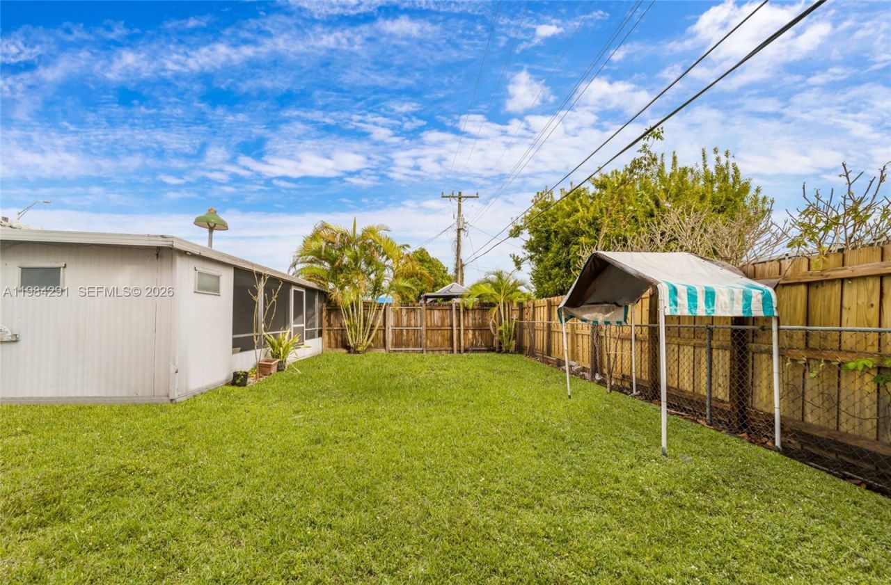 27 Suffolk Ave , Hialeah, FL 33010 Photo