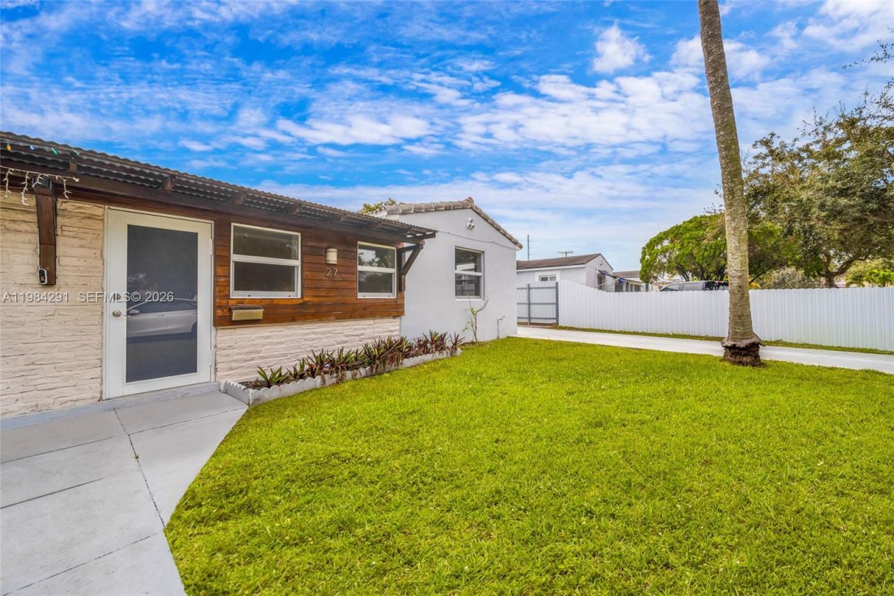 27 Suffolk Ave , Hialeah, FL 33010 Photo