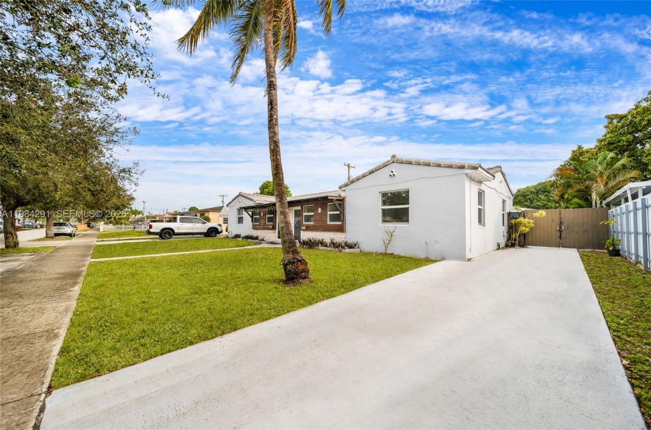 27 Suffolk Ave , Hialeah, FL 33010 Photo