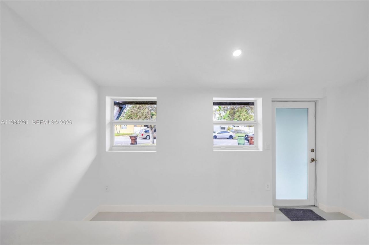 27 Suffolk Ave , Hialeah, FL 33010 Photo