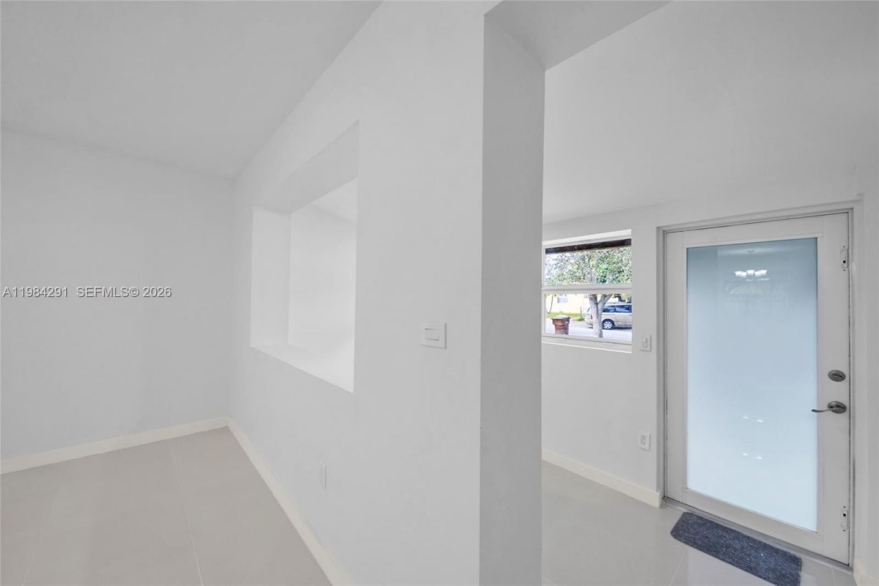 27 Suffolk Ave , Hialeah, FL 33010 Photo