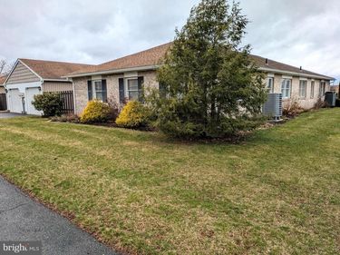 5694 BURNING TREE LANE, MACUNGIE, PA 18062