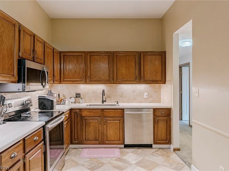 2889 Charing Cross Road NW, Canton, OH 44708 Photo 10