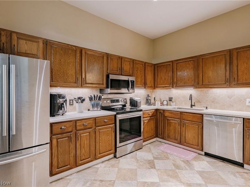 2889 Charing Cross Road NW, Canton, OH 44708 Photo 9