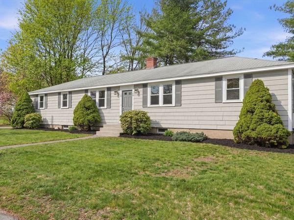 18-20 Genetti Cir, Bedford, MA 01730
