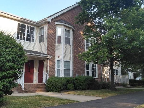 206 Pinelli Dr, Piscataway, NJ 08854