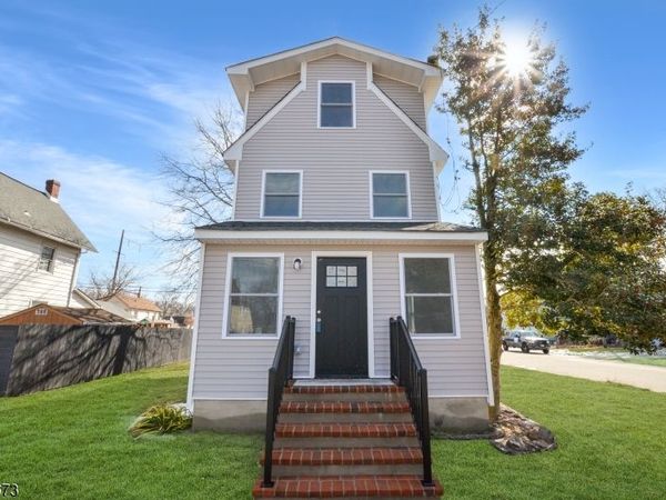 24 John St, Helmetta, NJ 08828