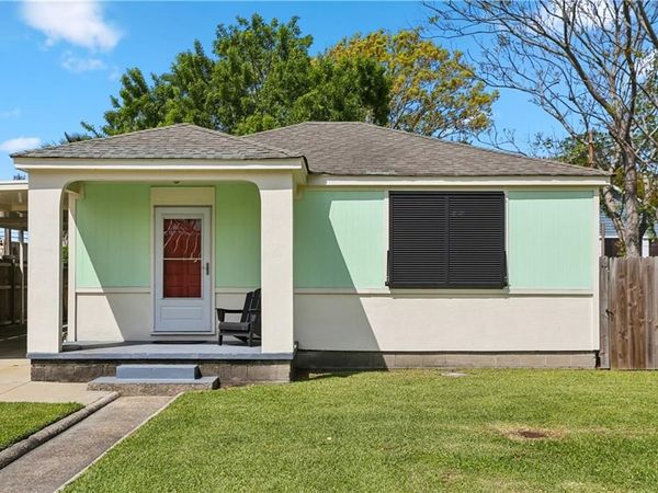 8 OLD HICKORY Avenue, Chalmette, LA 70043
