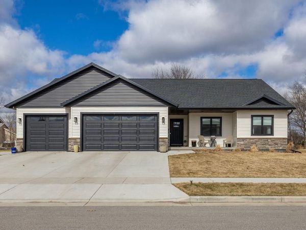 1909 Arches DRIVE, Holmen, WI 54636