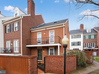 1945 N CALVERT STREET, Unit 1, ARLINGTON, VA 22201