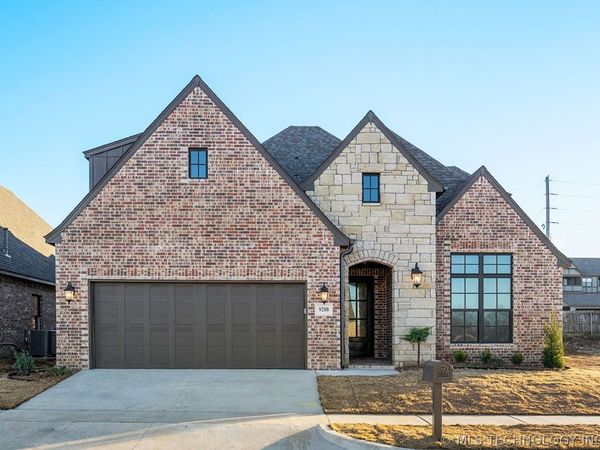 9208 E 62nd Court S, Tulsa, OK 74133