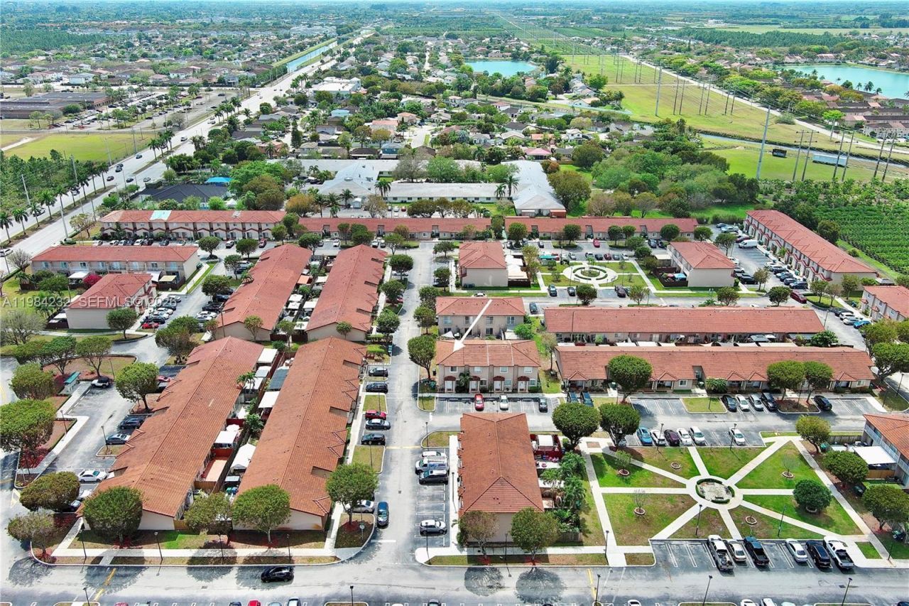 13758 SW 170th Ln , Miami, FL 33177 Photo