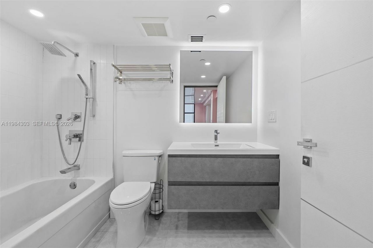 210 174th St , Unit 2319, Sunny Isles Beach, FL 33160 Photo