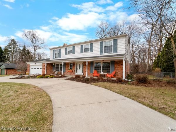 7118 Cathedral Drive, Bloomfield Hills, MI 48301
