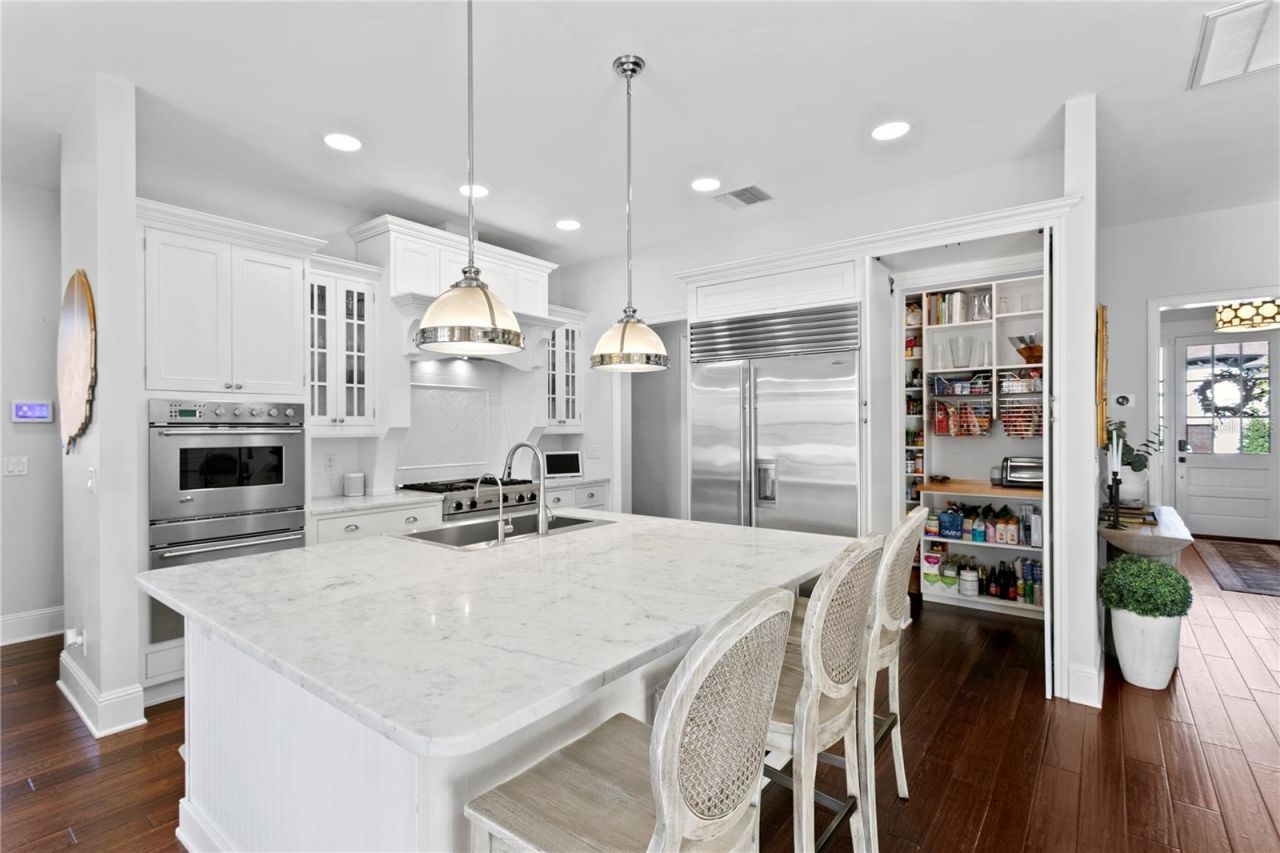 12 S Treasure Drive, Tampa, FL 33609 Photo