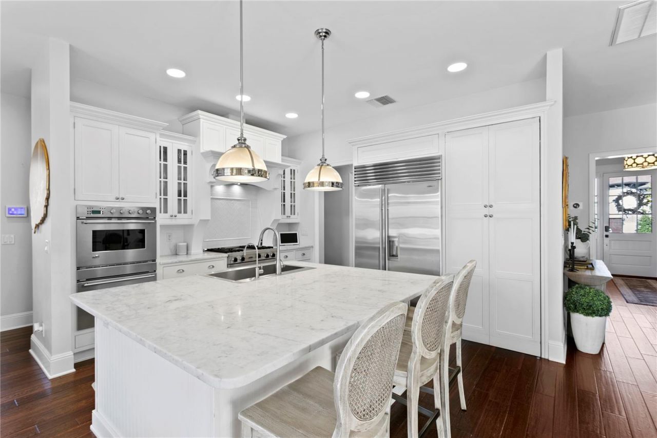 12 S Treasure Drive, Tampa, FL 33609 Photo
