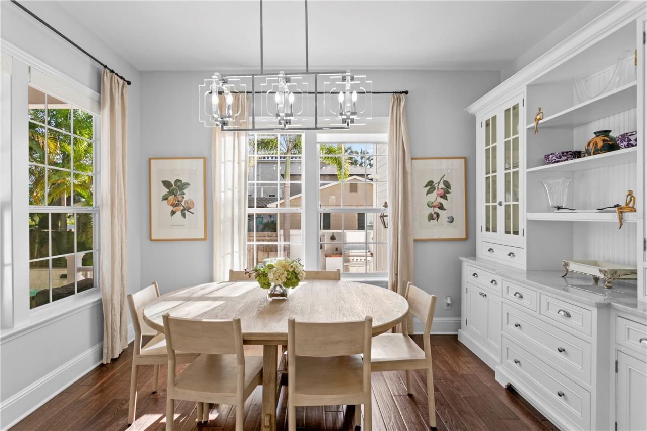 12 S Treasure Drive, Tampa, FL 33609 Photo