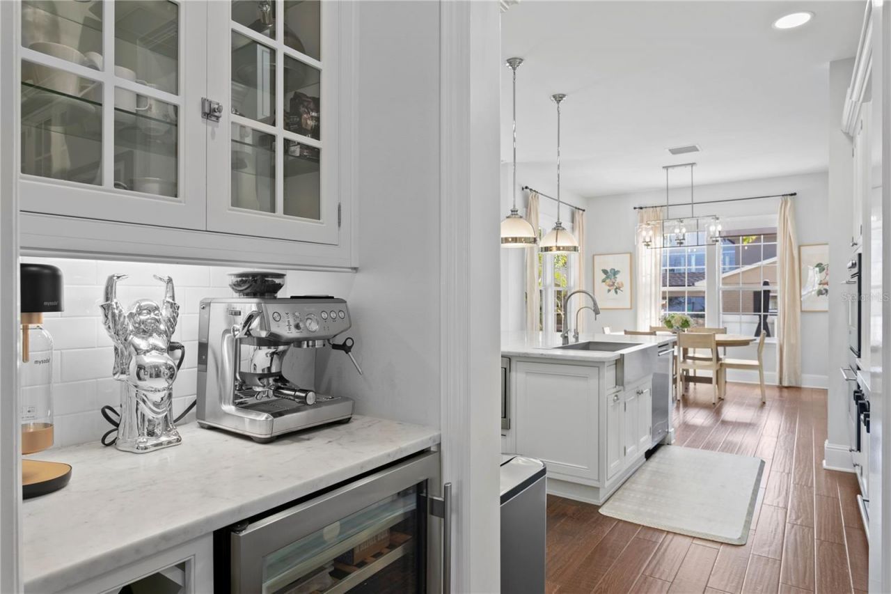 12 S Treasure Drive, Tampa, FL 33609 Photo