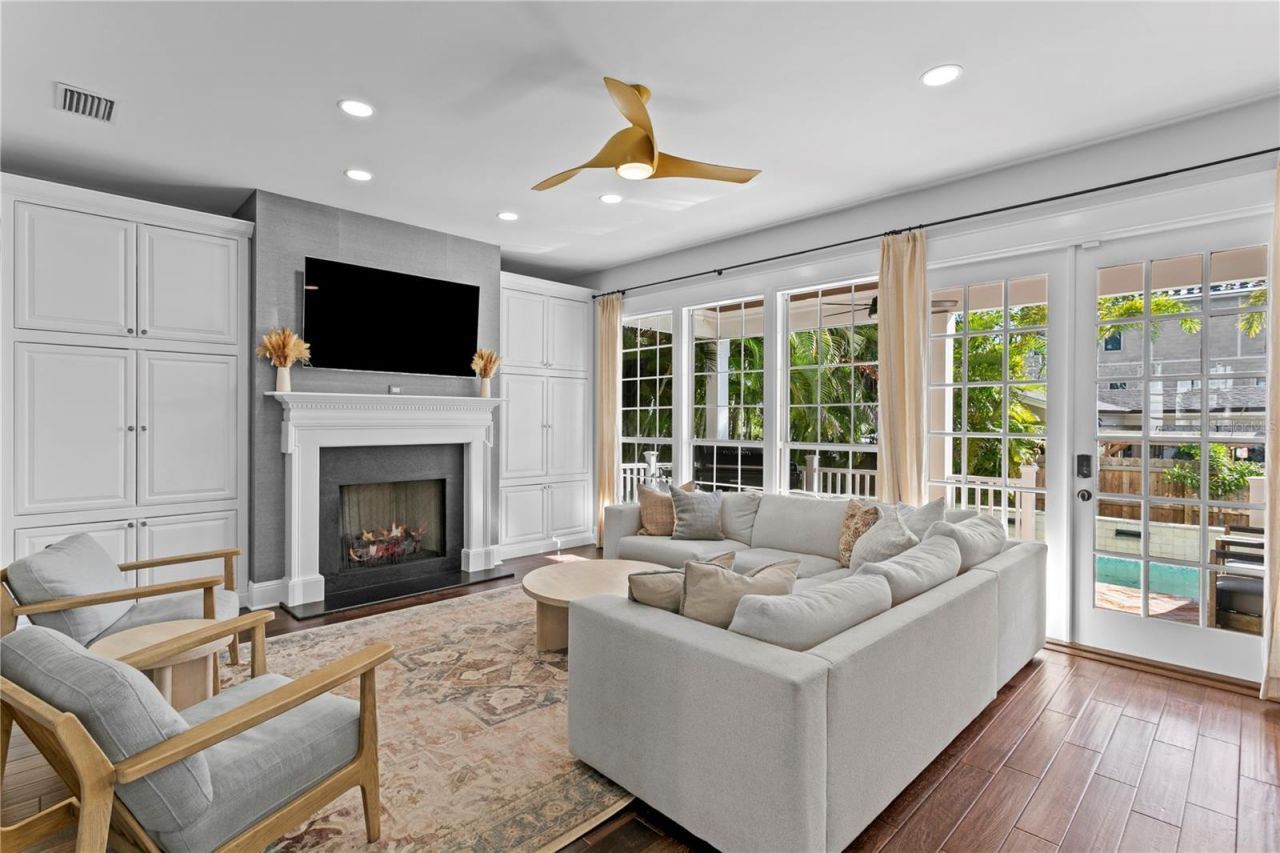 12 S Treasure Drive, Tampa, FL 33609 Photo