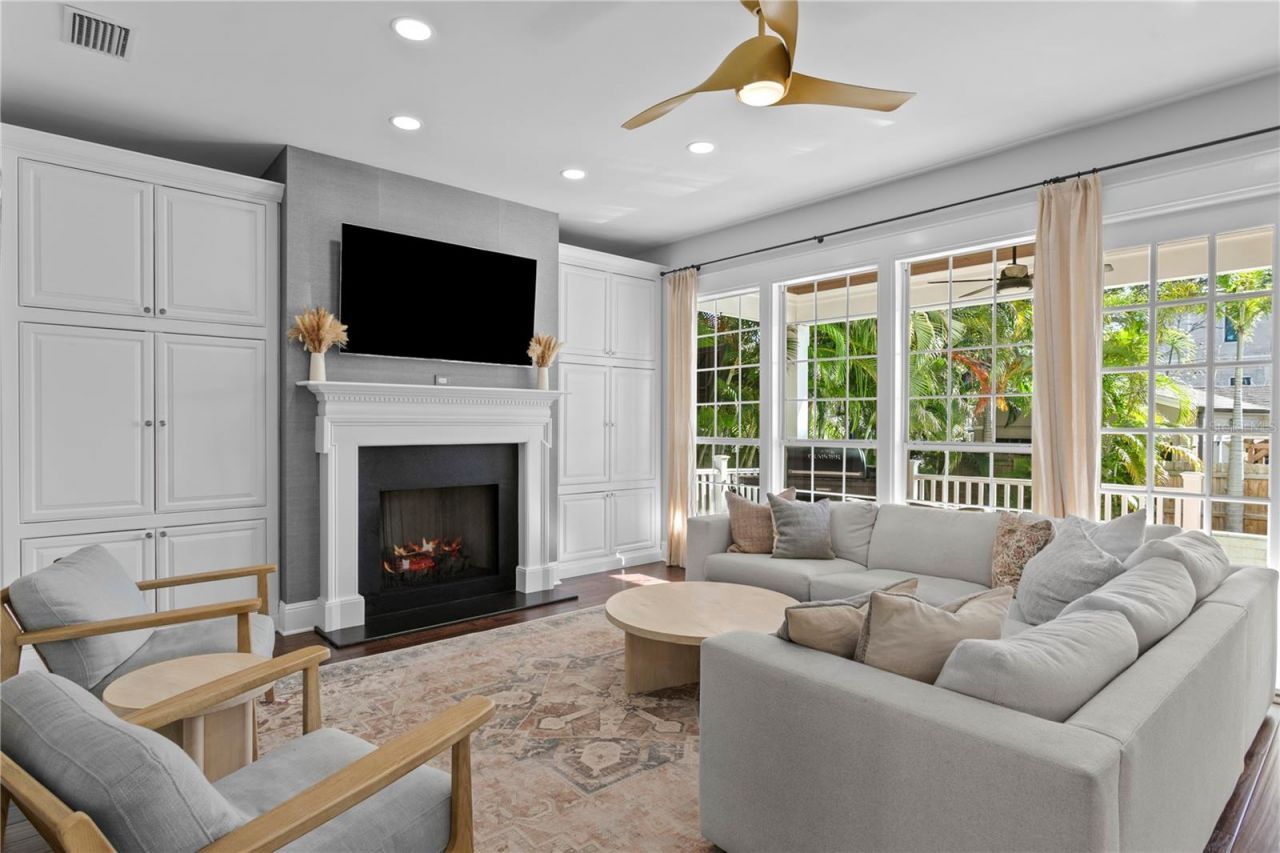 12 S Treasure Drive, Tampa, FL 33609 Photo
