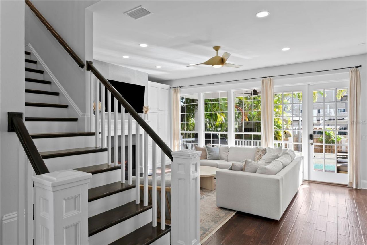 12 S Treasure Drive, Tampa, FL 33609 Photo