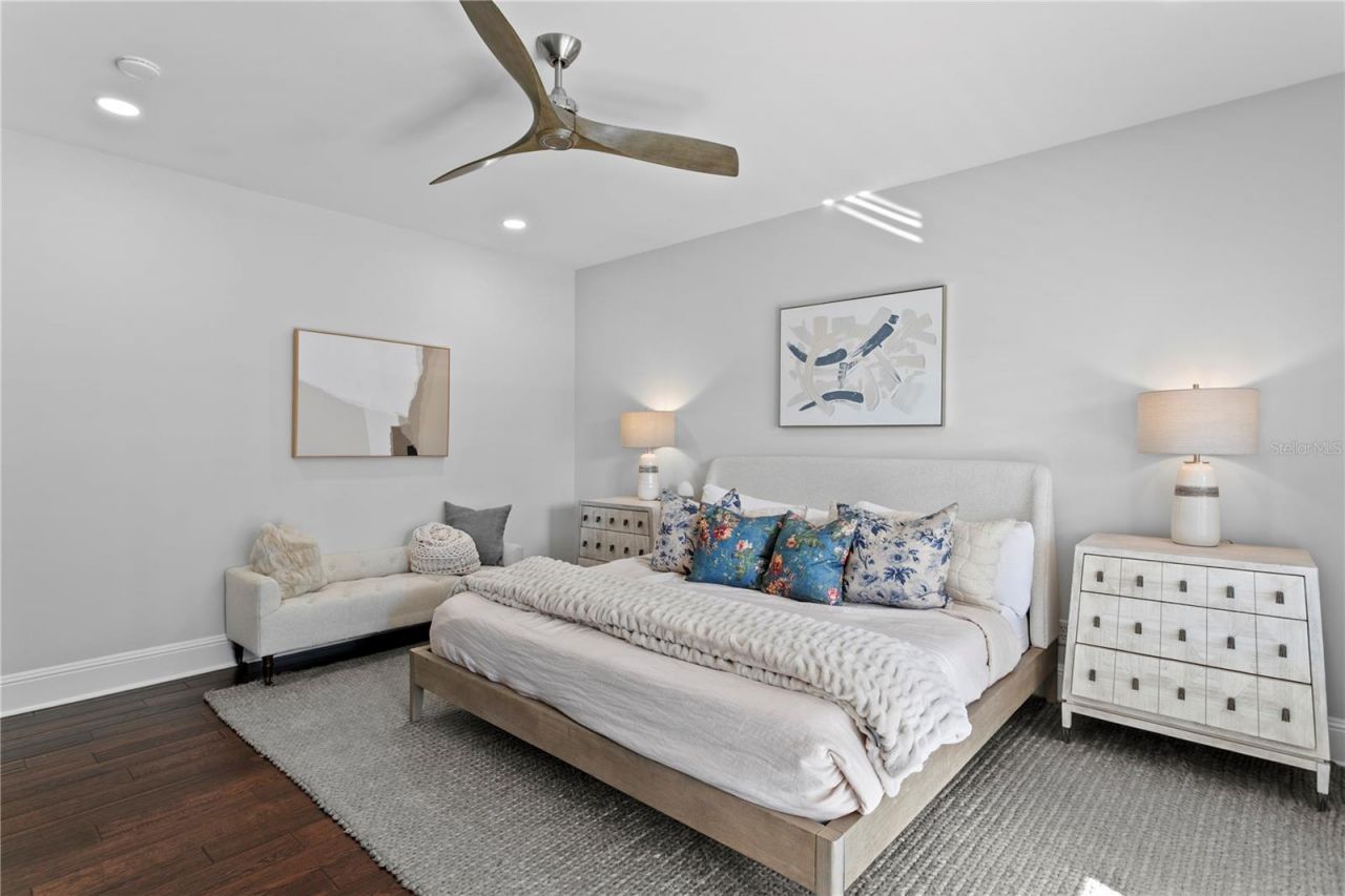 12 S Treasure Drive, Tampa, FL 33609 Photo