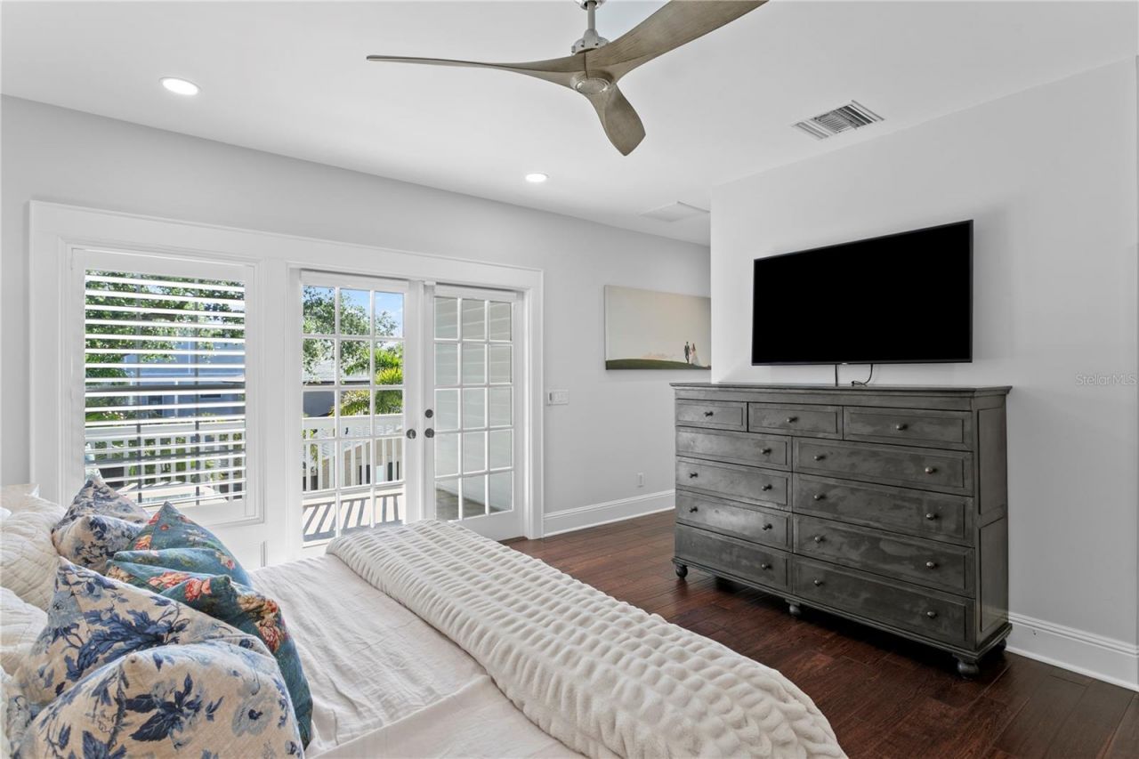 12 S Treasure Drive, Tampa, FL 33609 Photo