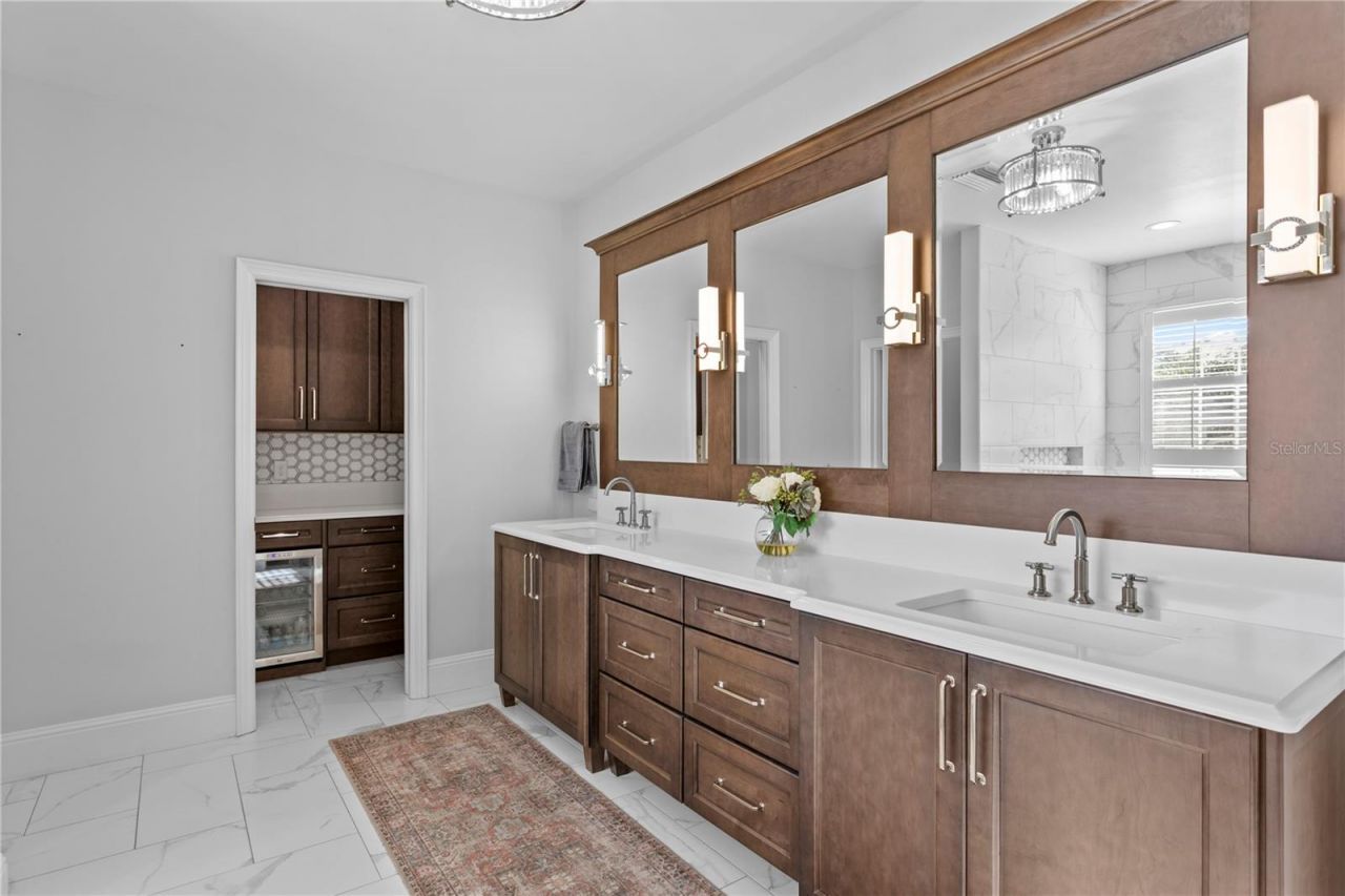 12 S Treasure Drive, Tampa, FL 33609 Photo