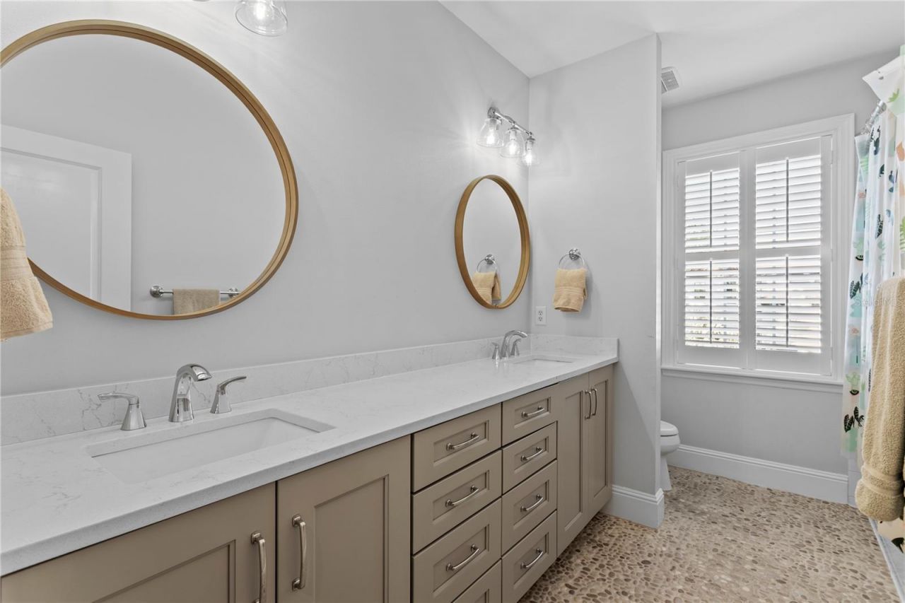 12 S Treasure Drive, Tampa, FL 33609 Photo