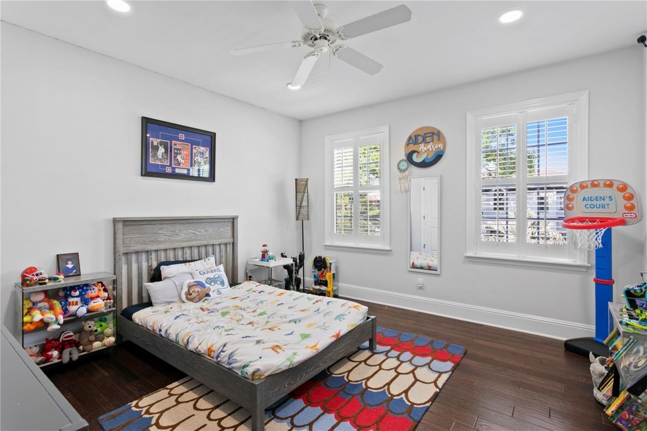 12 S Treasure Drive, Tampa, FL 33609 Photo