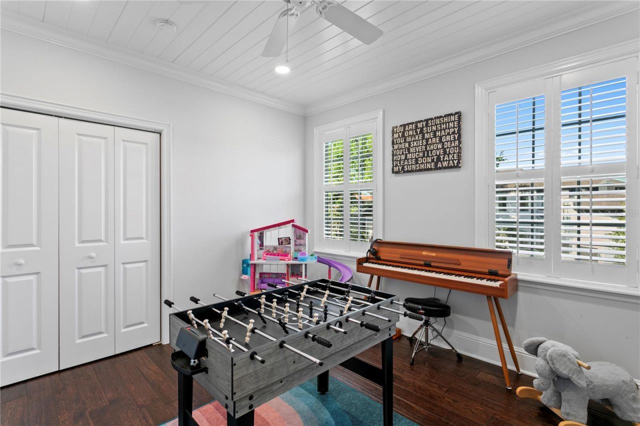 12 S Treasure Drive, Tampa, FL 33609 Photo