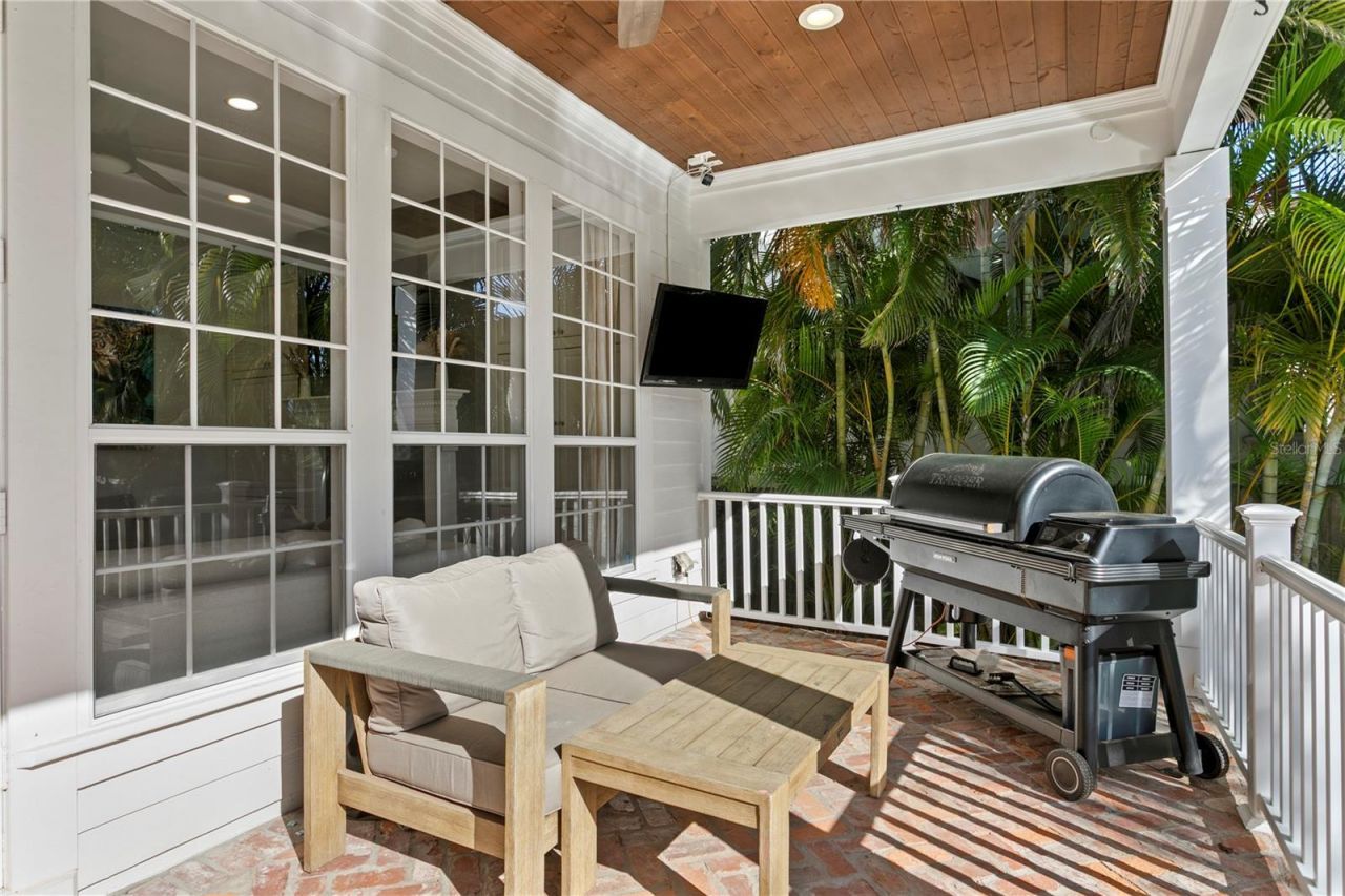 12 S Treasure Drive, Tampa, FL 33609 Photo