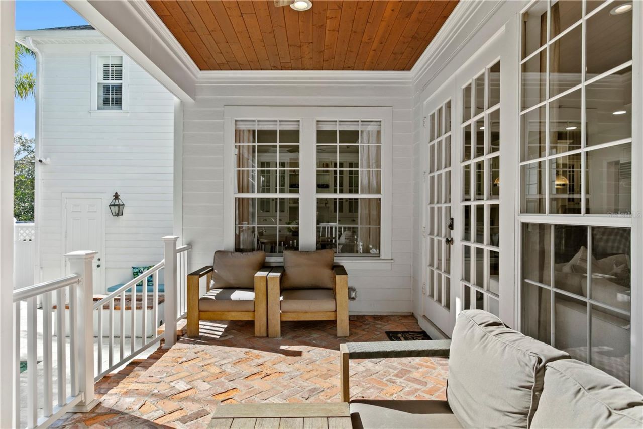 12 S Treasure Drive, Tampa, FL 33609 Photo