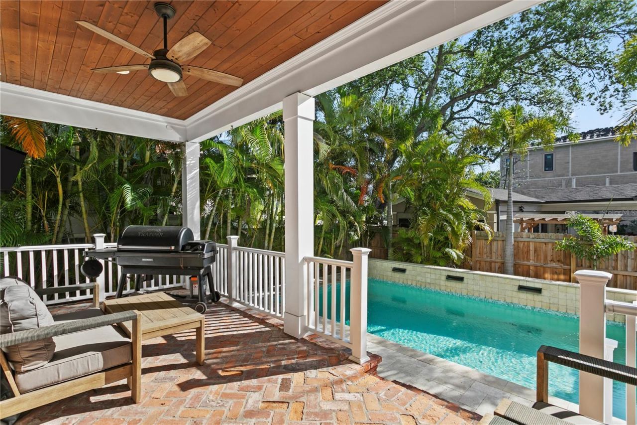 12 S Treasure Drive, Tampa, FL 33609 Photo