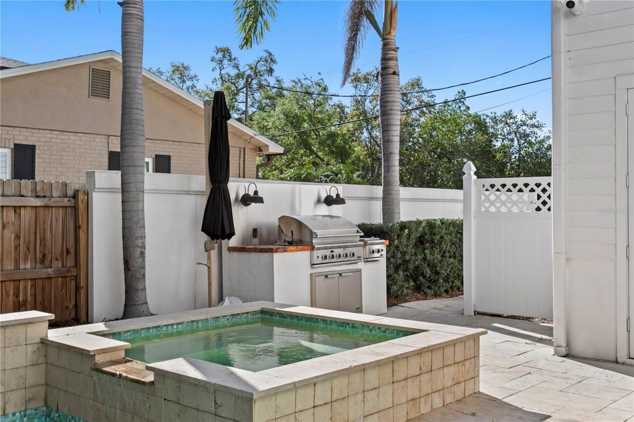 12 S Treasure Drive, Tampa, FL 33609 Photo
