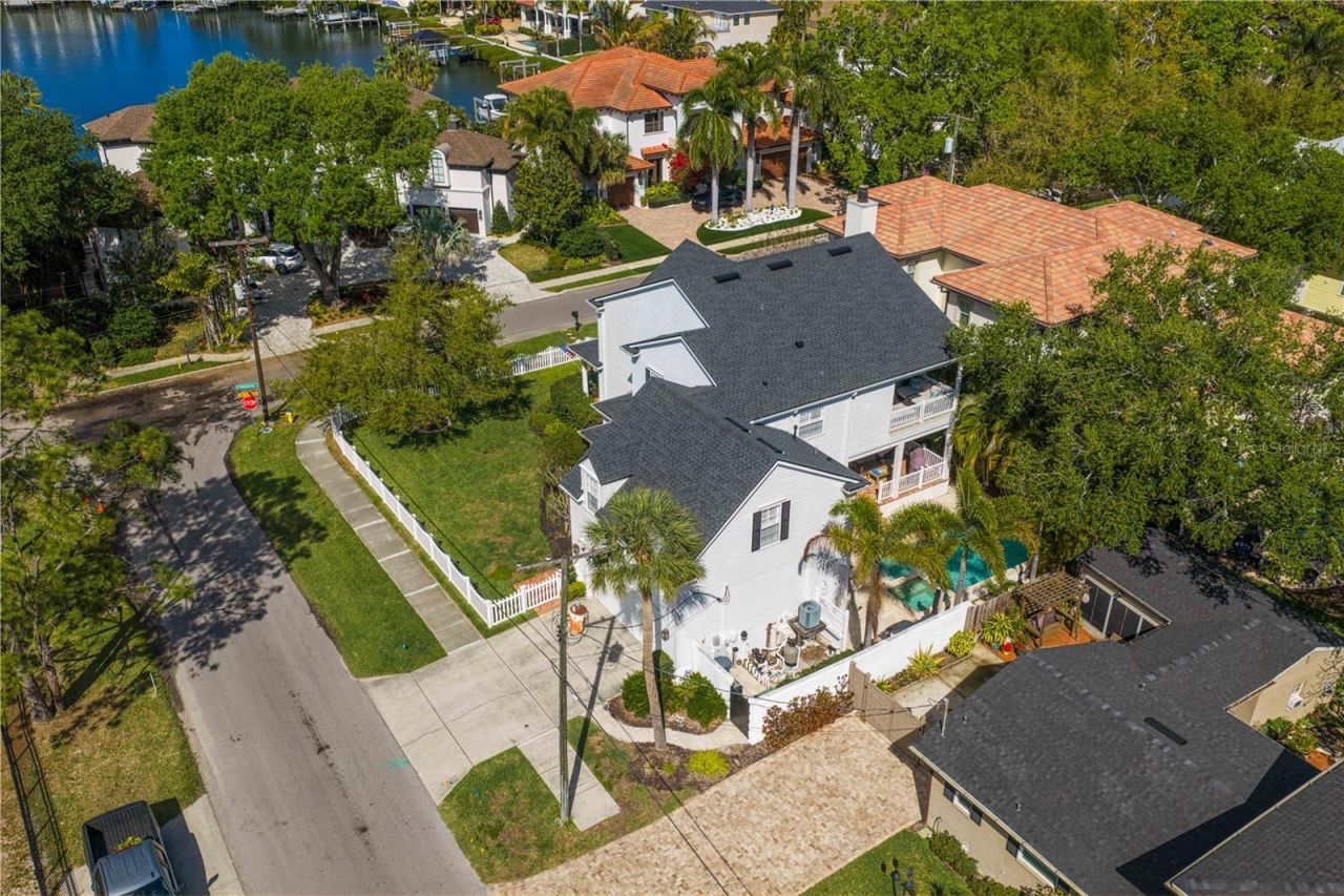 12 S Treasure Drive, Tampa, FL 33609 Photo