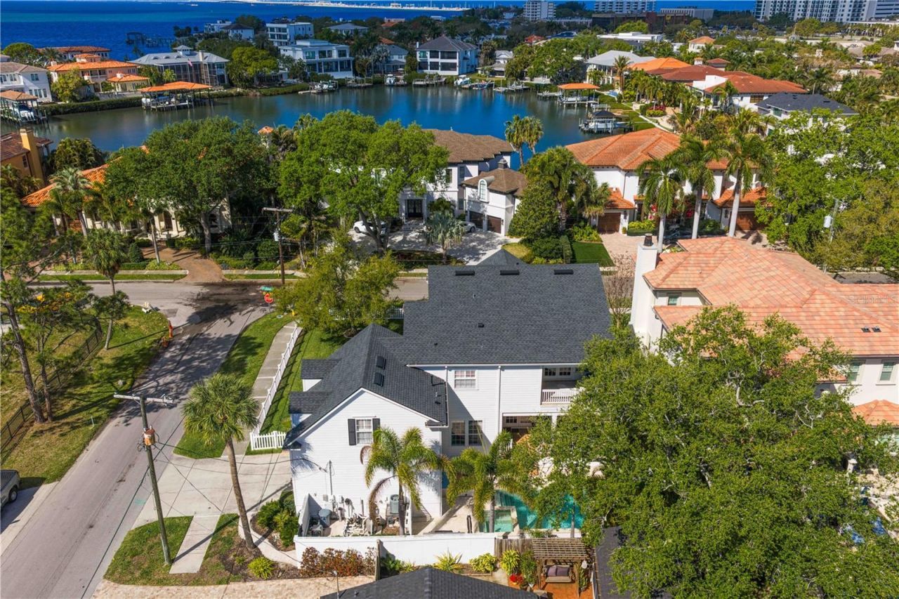 12 S Treasure Drive, Tampa, FL 33609 Photo