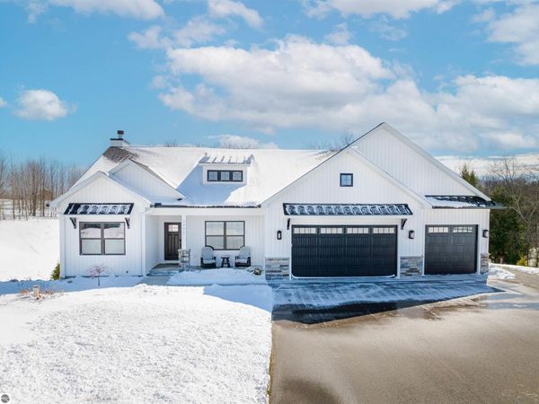 3535 Foxpoint Court, Traverse City, MI 49685