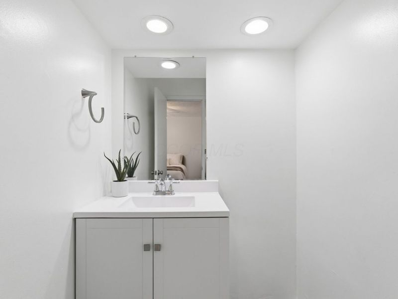 5272 Westbury Drive, Unit 13B, Columbus, OH 43228 Photo 18