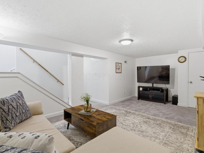 5272 Westbury Drive, Unit 13B, Columbus, OH 43228 Photo 24