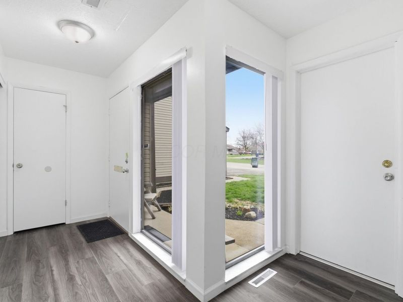 5272 Westbury Drive, Unit 13B, Columbus, OH 43228 Photo 4