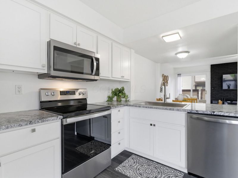 5272 Westbury Drive, Unit 13B, Columbus, OH 43228 Photo 6