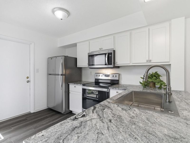 5272 Westbury Drive, Unit 13B, Columbus, OH 43228 Photo 9