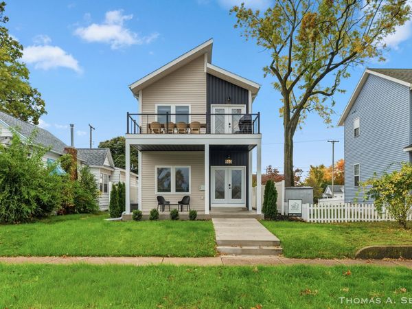 593 W Webster Avenue, Muskegon, MI 49440