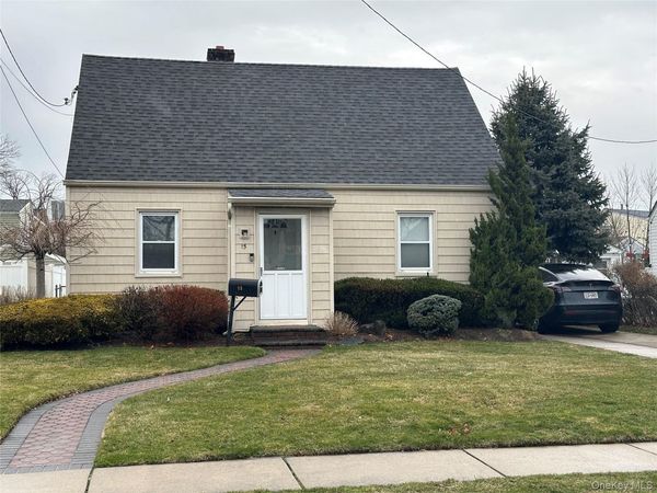 15 N Brook Drive, Valley Stream, NY 11581