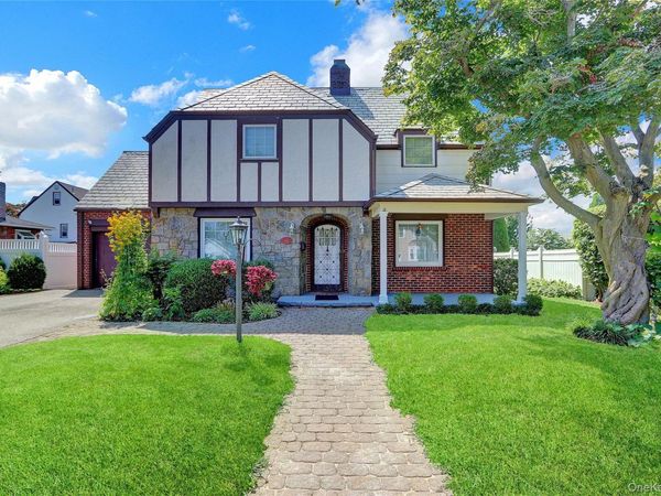 121 6th Street, Hicksville, NY 11801