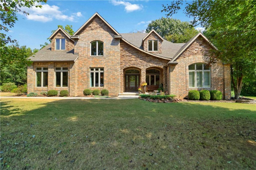 562 Winding Spring Drive, Fayetteville, AR 72703 Main Photo