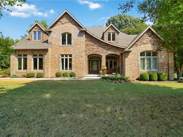 562 Winding Spring Drive , Fayetteville, AR 72703