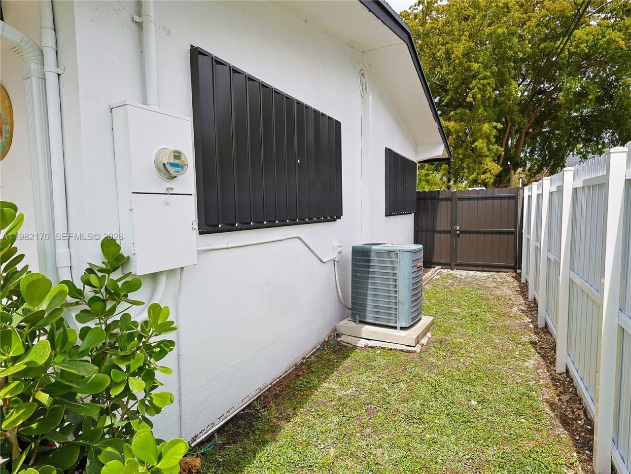 9460 Martinique Dr, Cutler Bay, FL 33189 Photo