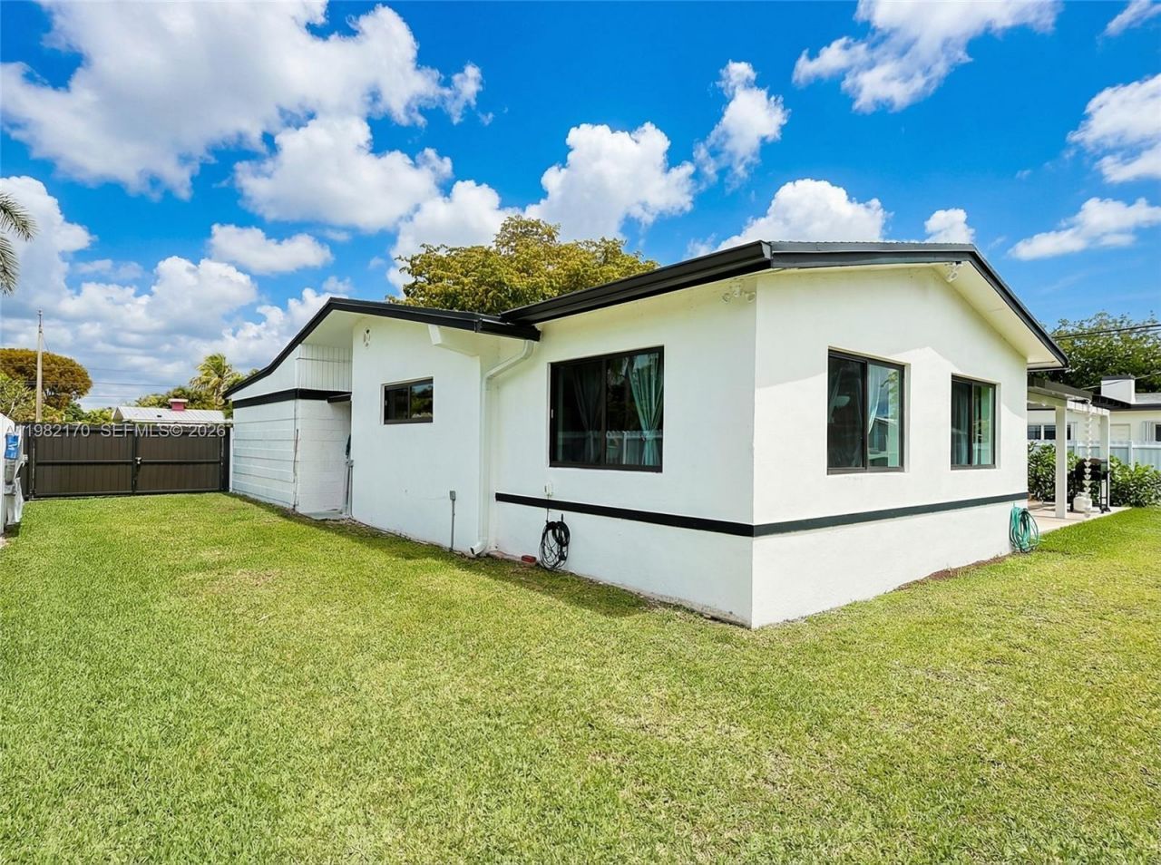 9460 Martinique Dr, Cutler Bay, FL 33189 Photo